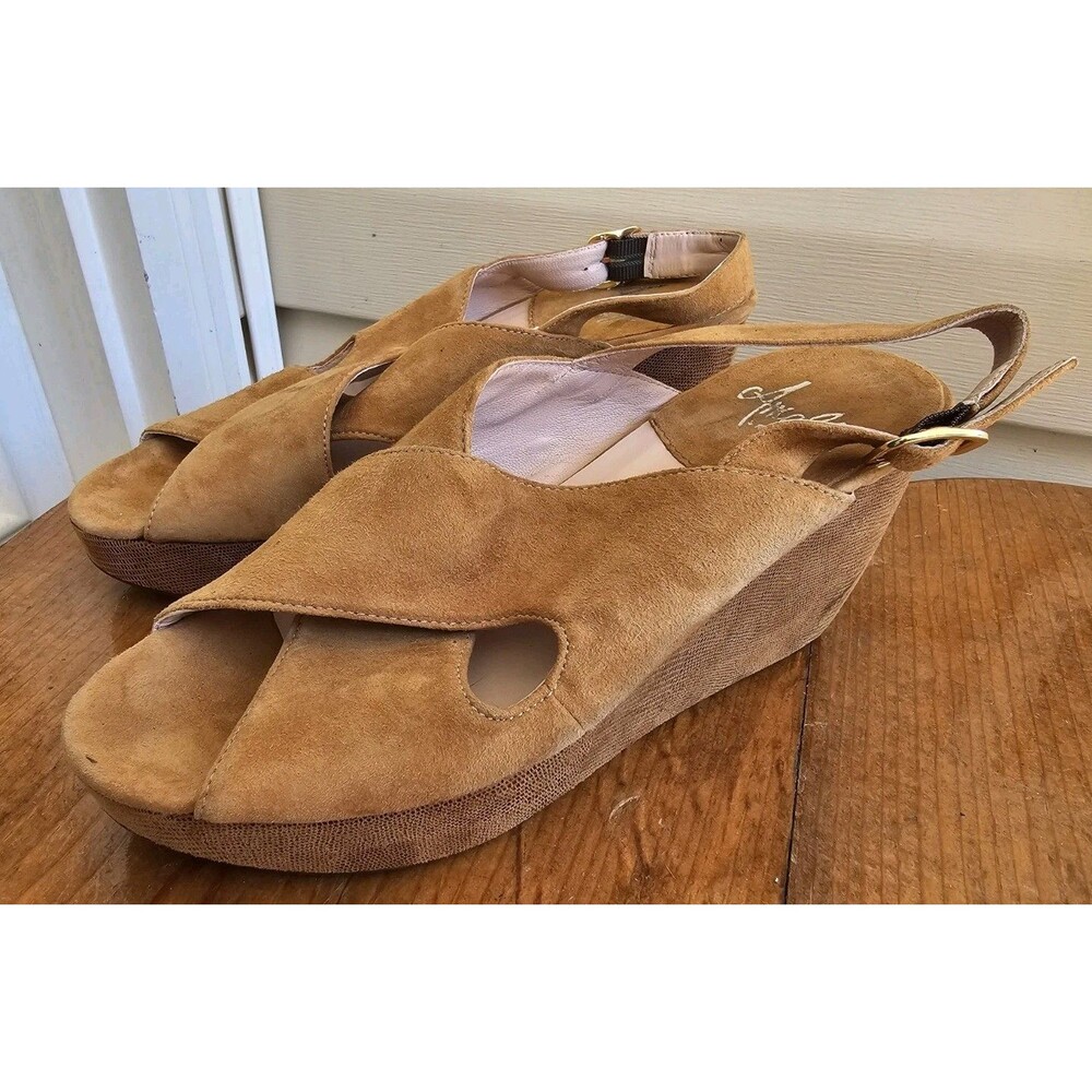 Women's Brown Vintage Amalfi  By Rangoni Suede Sandal Wedges Size 8